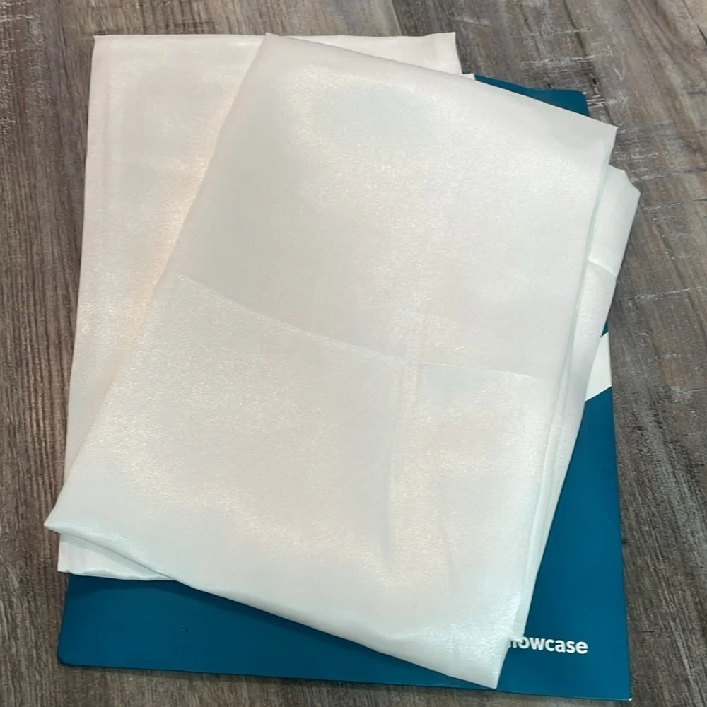Bedsure Pink & White Satin pillowcase set open package